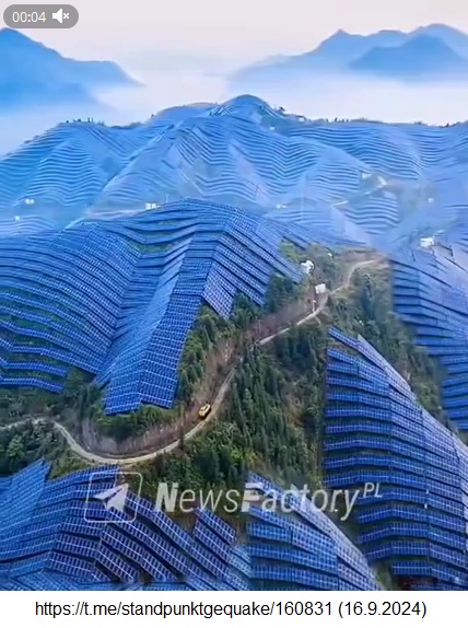 China im Irrflug am 17.9.2024: Ganze Berge
werden mit Sonnenkollektoren zugedeckt: Aktuelle
Ansicht des Taihang-Gebirges, bedeckt mit
Sonnenkollektoren zur Stromerzeugung in den
angrenzenden Gebieten des Gebirges. China im
Irrflug am 17.9.2024: Ganze Berge werden mit
Sonnenkollektoren zugedeckt: Aktuelle Ansicht des
Taihang-Gebirges, bedeckt mit Sonnenkollektoren
zur Stromerzeugung in den angrenzenden Gebieten
des Gebirges.