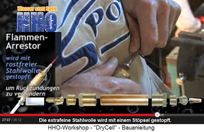 Die Stahlwolle wird mit
einem Stöpsel nachgestopft Die Stahlwolle wird mit einem Stöpsel
nachgestopft