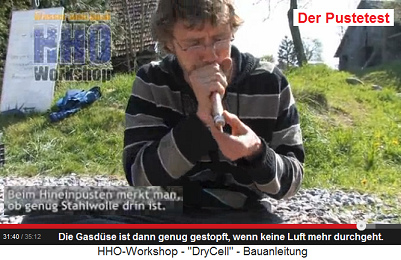 Der
Pustetest bei der Gasdüse: Wenn man keine Luft
mehr durchpusten kann, dann ist die Gasdüse
genügend gestopft Der Pustetest bei der Gasdüse: Wenn man
keine Luft mehr durchpusten kann, dann ist die
Gasdüse genügend gestopft