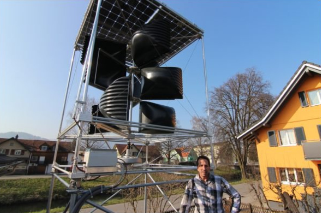 Wind-Kleinkraftwerk mit Windlöffeln
"Aroto" mit Solaranlage oben drauf Wind-Kleinkraftwerk mit Windlöffeln
"Aroto" mit Solaranlage oben drauf