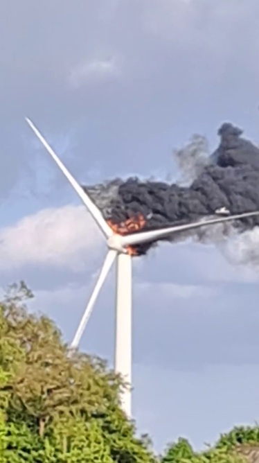 Windrad brennt im 4R irgendwo am
25.5.2025: und brennt gut Windrad
brennt im 4R irgendwo am 25.5.2025: und
brennt gut