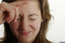 Kopfschmerzen k�nnen durch
                                  chronische Quecksilberdampf-Exposition
                                  verursacht sein. Die Medizin gibt dann
                                  einfach eine Schmerztablette und
                                  schadet so auch den Nieren...