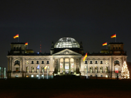 Reichstag Berlin in Sachen
                        Amalgam: Es herrscht noch tiefe Nacht, bis die
                        Bundesregierung endlich erwacht und Deutschland
                        mit einem konsequenten Amalgamverbot vor
                        weiterem Amalgam und Amalgam-Quecksilber
                        bewahrt