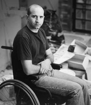 Un afectado por
                        esclerosis multiple en una silla de ruedas. La
                        esclerosis multiple existe desde existe la
                        amalgama en las bocas de mucha gente...