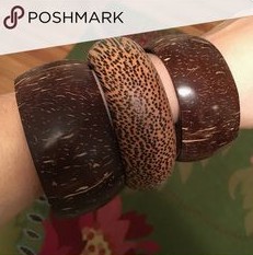 Coconut
                  shell jewelry, bangles