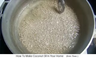 And now the coconut creme is
                    converting into coconut oil 02