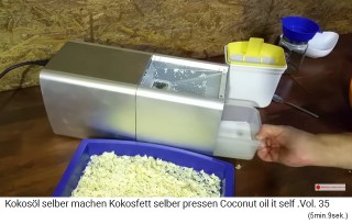 Die �lschale mit dem
                    Kokos�l wird aus der M�hle herausgezogen