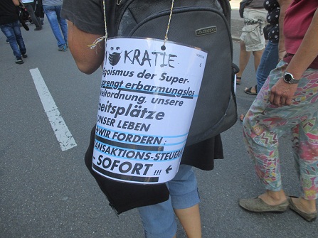 Demo Winterthur 18.9.2021: Da fordert jemand
eine Transaktionssteuer 01 Demo Winterthur
18.9.2021: Da fordert jemand eine Transaktionssteuer
01