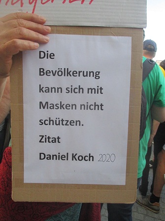 Demo Winterthur 18.9.2021: Transparent 15
zitiert Herrn Daniel Koch aus dem Jahre 2020:
"Masken schützen nicht" Demo
Winterthur 18.9.2021: Transparent 15 zitiert Herrn
Daniel Koch aus dem Jahre 2020: "Masken
schützen nicht"