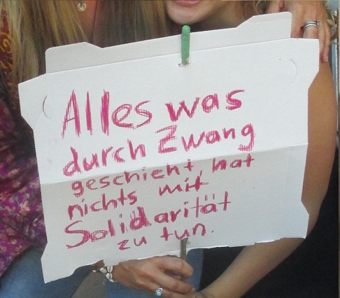 Demo Winterthur 18.9.2021: Transparent 21:
"Alles, was durch Zwang geschieht, hat nichts
mit Solidarität zu tun" Demo Winterthur
18.9.2021: Transparent 21: "Alles, was durch
Zwang geschieht, hat nichts mit Solidarität zu
tun"