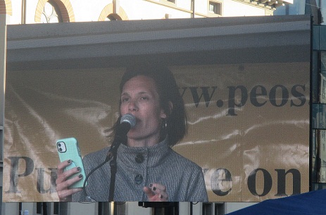 Demo Winterthur 18.9.2021: Reden 07: Eine
Mutter aus dem Kanton Aargau protestiert vehement
gegen Kinderimpfungen, weil Kinder mit Corona kaum
Probleme haben Demo Winterthur 18.9.2021:
Reden 07: Eine Mutter aus dem Kanton Aargau
protestiert vehement gegen Kinderimpfungen, weil
Kinder mit Corona kaum Probleme haben