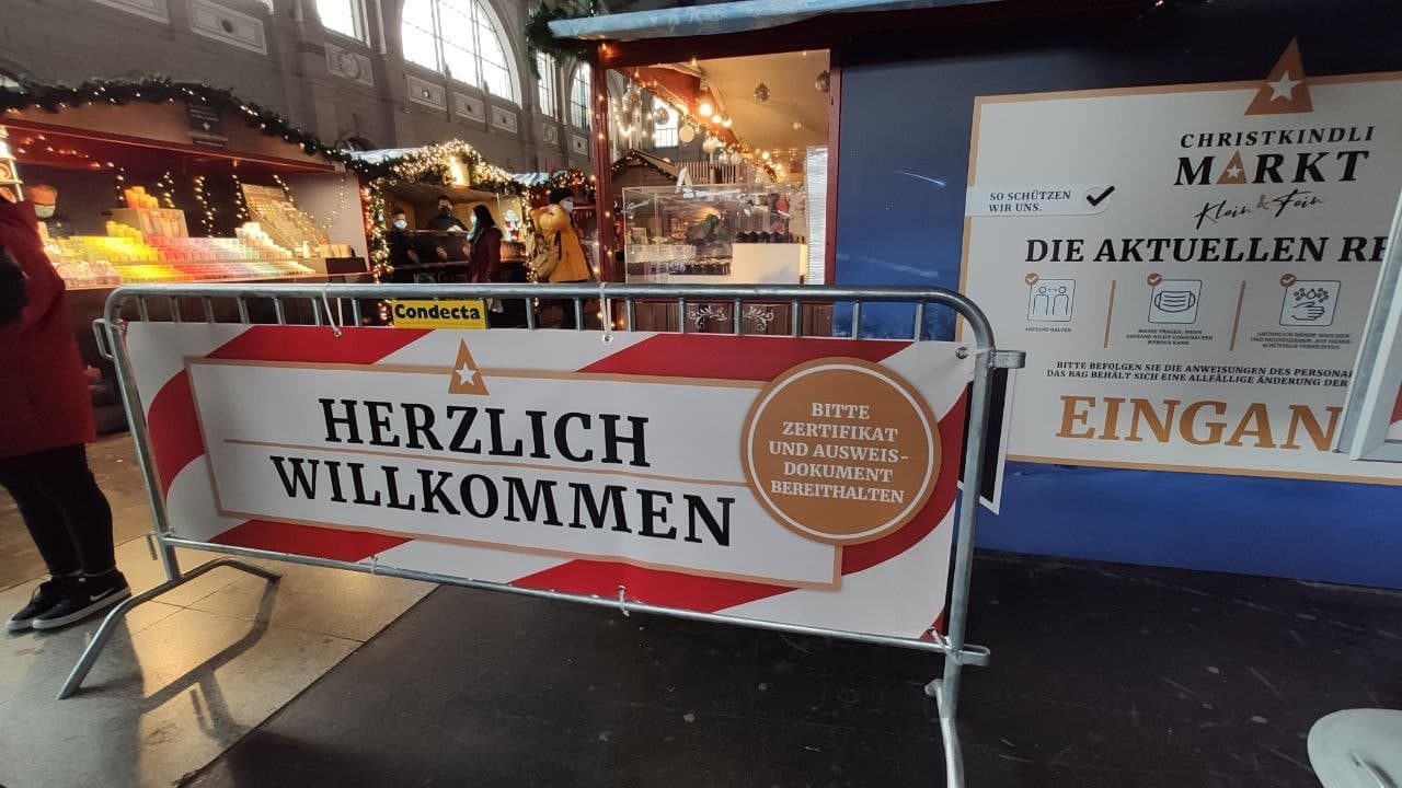 3G-Faschismus am Weihnachtsmarkt Zürich
Hauptbahnhof 25.11.2021: mit 3G-Apartheid und
Ausweis 3G-Faschismus am Weihnachtsmarkt
Zürich Hauptbahnhof 25.11.2021: mit 3G-Apartheid
und Ausweis