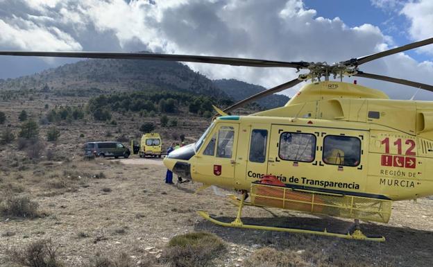 Moratalla, Provinz
                  Murcia: 52-j�hriger Bergwanderer stirbt nach
                  pl�tzlichem Herzstillstand. Vergeblicher
                  Helikoptereinsatz. Meldung vom 6.2.22: Fallece un
                  senderista de 52 a�os en la pedan�a de Inazares, en
                  Moratalla