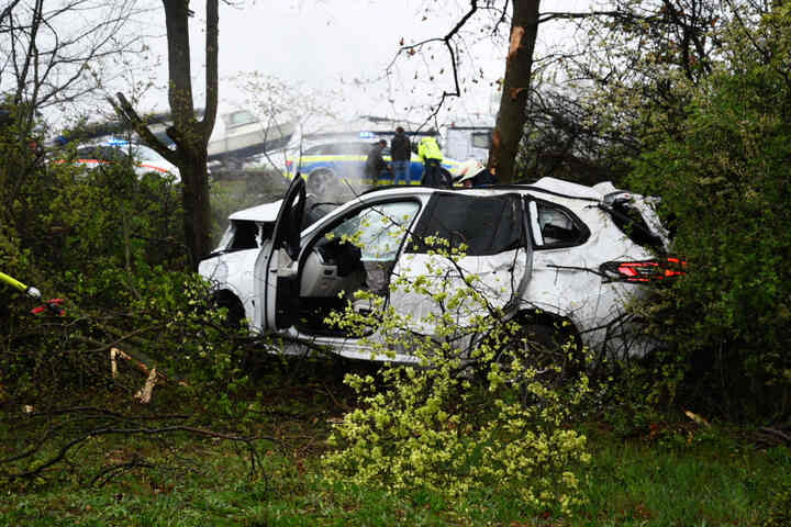 Verdacht Vaccident in Walldorf (Region
Heilbronn, 4R) 30.3.2022 BMW kracht in
Leitplanke+macht Salto - Fahrer (69) hatte ev.
Zusammenbruch am Steuer: BMW-Fahrer kommt von Straße
ab: Wagen schleudert mehrere Meter hoch durch die
Luft Verdacht Vaccident in Walldorf (Region
Heilbronn, 4R) 30.3.2022 BMW kracht in
Leitplanke+macht Salto - Fahrer (69) hatte ev.
Zusammenbruch am Steuer: BMW-Fahrer kommt von Straße
ab: Wagen schleudert mehrere Meter hoch durch die
Luft