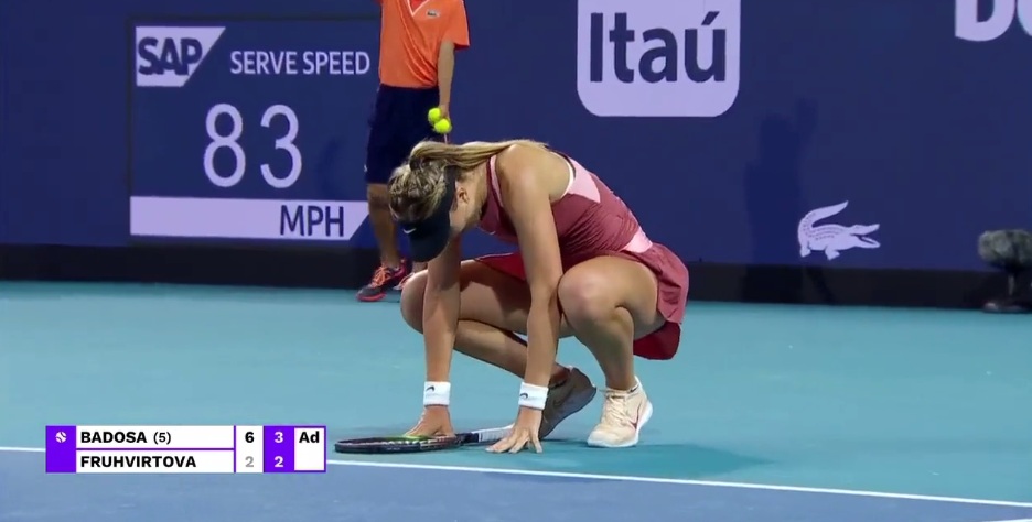 Verdacht GENimpfschaden Spanien+Miami
("USA") 31.3.2022: Tennisstar Paula Badosa
Gilbert muss wegen Atemproblemen+Schwindel nach 18
Minuten aufgeben - nicht mehr sportlich: Die Botschaft
von Paula Badosa, die unter Tränen den Tennisplatz
verlässt (orig. Spanisch: El mensaje de Paula Badosa
tras irse de la pista entre lágrimas) Verdacht
GENimpfschaden Spanien+Miami ("USA")
31.3.2022: Tennisstar Paula Badosa Gilbert muss wegen
Atemproblemen+Schwindel nach 18 Minuten aufgeben -
nicht mehr sportlich: Die Botschaft von Paula Badosa,
die unter Tränen den Tennisplatz verlässt (orig.
Spanisch: El mensaje de Paula Badosa tras irse de la
pista entre lágrimas)