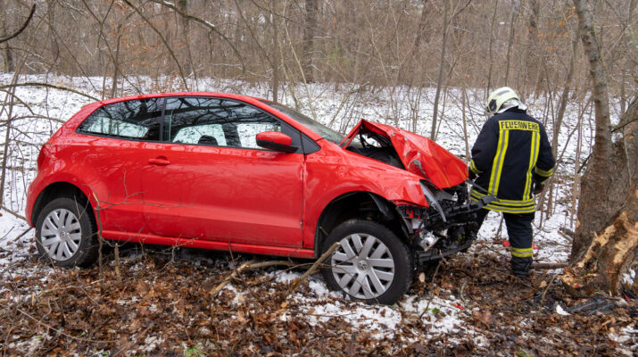 Verdacht Vaccident in Mellingen (Thüringen)
3.4.2022: Fahrer ev. ohnmächtig - kann Kurve nicht
mehr halten - da kommt ein Baum: Auto prallt bei
Mellingen gegen Baum: Gesundheitliche Probleme
ursächlich? Verdacht Vaccident in Mellingen
(Thüringen) 3.4.2022: Fahrer ev. ohnmächtig - kann
Kurve nicht mehr halten - da kommt ein Baum: Auto
prallt bei Mellingen gegen Baum: Gesundheitliche
Probleme ursächlich?