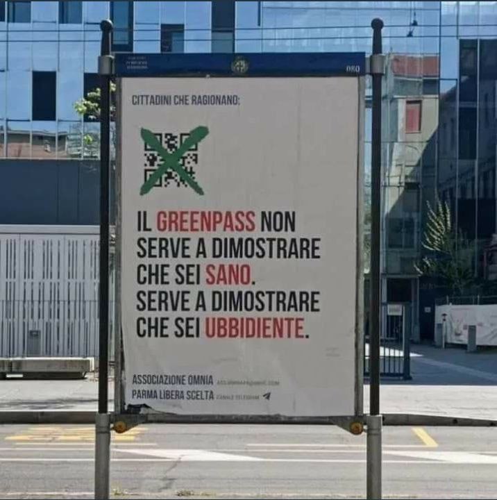 Widerstand in Parma (1G-Fascho-Italien) am
17.4.2022: Plakat gegen Zertifikat und falsche
Gehorsamkeit: Parma, Italien: "Der Grüne Pass
soll nicht zeigen, dass Du gesund bist. Er soll
zeigen, dass Du gehorsam bist." Widerstand in Parma (1G-Fascho-Italien) am
17.4.2022: Plakat gegen Zertifikat und falsche
Gehorsamkeit: Parma, Italien: "Der Grüne Pass
soll nicht zeigen, dass Du gesund bist. Er soll
zeigen, dass Du gehorsam bist."