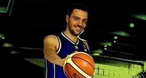 Verdacht SCHLANGENGIFTimpfmord in Marken
(Mittelitalien) 2.5.2022: Basketballspieler Andrea
Sciarrini spielt Basketball: Zusammenbruch - tot:
Region Marken: Andrea Sciarrini (40) bricht nach einem
Basketballspiel seines Vereins tot zusammen. Meldung
vom 1.5.22 (orig. italiano: Malore fatale dopo la
partita, Andrea muore a soli 40 anni) Verdacht
SCHLANGENGIFTimpfmord in Marken (Mittelitalien)
2.5.2022: Basketballspieler Andrea Sciarrini spielt
Basketball: Zusammenbruch - tot: Region Marken: Andrea
Sciarrini (40) bricht nach einem Basketballspiel
seines Vereins tot zusammen. Meldung vom 1.5.22 (orig.
italiano: Malore fatale dopo la partita, Andrea muore
a soli 40 anni)