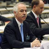 Farbloses Leben macht geisteskrank,
z.B. das Leben von Bankiers im schwarzen
Nadelstreifenanzug, wenn nur noch die
Kravatte die einzige Farbe darstellt, wobei
die genau die Kravatte die Atmung und die
Blutzirkulation behindert... Farbloses Leben macht geisteskrank,
z.B. das Leben von Bankiers im schwarzen
Nadelstreifenanzug, wenn nur noch die
Kravatte die einzige Farbe darstellt, wobei
die genau die Kravatte die Atmung und die
Blutzirkulation behindert...