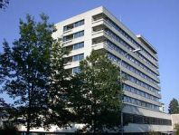 Farbloses Leben macht
geisteskrank, z.B. das Leben in
einem Spital, das nur aus grauem
Beton besteht und abweisend, auf
keinen Fall einladend wirkt
(Beispiel: Langenthal, Schweiz) Farbloses Leben
macht geisteskrank, z.B. das Leben
in einem Spital, das nur aus grauem
Beton besteht und abweisend, auf
keinen Fall einladend wirkt
(Beispiel: Langenthal, Schweiz)