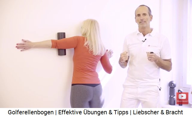 Massage 4: Die Innenseite des Oberarms
                      wird mit der grossen Massagerolle vom Ellenbogen
                      zur Schulter hin abgerollt, Sicht von hinten