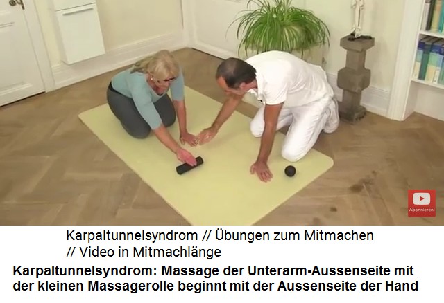 Massage gegen
                      Karpaltunnelsyndrom 3a: Die Aussenhand des
                      betroffenen Arms wird auf die kleine Massagerolle
                      gelegt