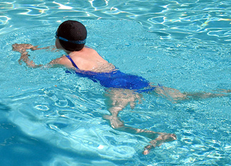 Ruhig schwimmen ist
                          beste Physiotherapie und St�rkung f�r die
                          Wirbels�ulenmuskulatur, f�r Leute, die an
                          einem See wohnen oder im Schwimmbad