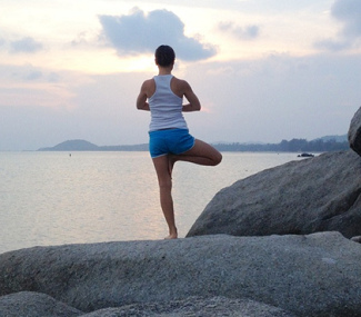 Joga:
                            Oberschenkel-Quadrizeps dehnen am Ufer
