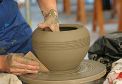 T�pfern an
                  der T�pferscheibe h�lt das Gehirn fit