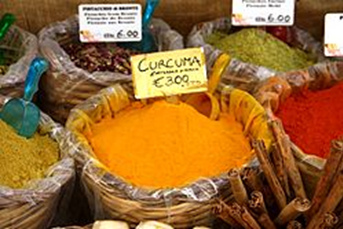 Kurkumapulver am
                        Marktstand