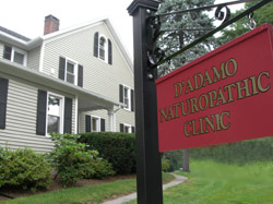 Die Klinik von Dr. D'Adamo in
                                Wilton bei New York in den
                                "USA" York en los
                                "EUA"