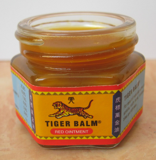 Glas Tigerbalsam mit dem Logo mit dem orangen
                      Tiger