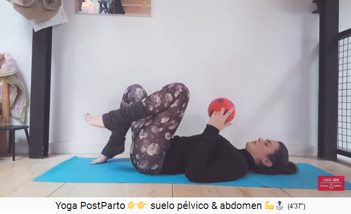 Die Beine werden entspannt auf den
Boden gestellt Die Beine werden
entspannt auf den Boden gestellt