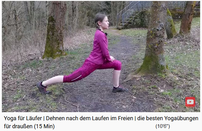1c. Dehnung der Vorderseite und Entlastung der
Wirbelsäule stehend mit Knie nach vorn, zusätzlich noch
Dehnung der Wade 1c. Dehnung der Vorderseite und
Entlastung der Wirbelsäule stehend mit Knie nach vorn,
zusätzlich noch Dehnung der Wade