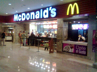 McDonalds an der Plaza Lima Norte McDonalds an der Plaza Lima
Norte