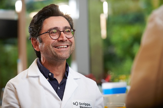 Nobelpreisträger 2021 für Medizin mit Komponenten
für die Rillentechnik der Rillenpflaster: Ardem Pata
Poutian (Libanon) Nobelpreisträger 2021 für
Medizin mit Komponenten für die Rillentechnik der
Rillenpflaster: Ardem Pata Poutian (Libanon)