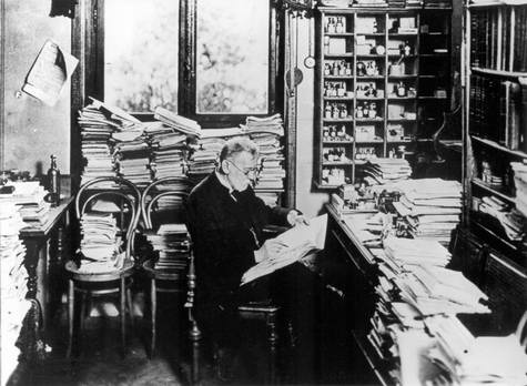 Paul
                        Ehrlich in seinem Arbeitszimmer um 1900