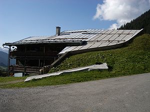 Haus
mit Lawinenkeil in St.Antönien, Graubünden,
Schweiz Haus mit Lawinenkeil
in St.Antönien, Graubünden, Schweiz