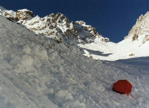 Lawinenball auf einer
Lawine Lawinenball auf
einer Lawine