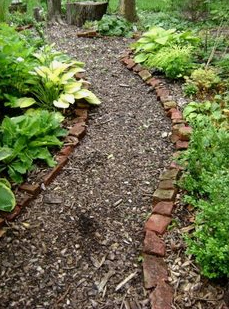 Holzschnitzel als Wegemulch Holzschnitzel
als Wegemulch