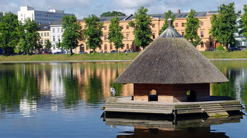 Schwerin: Enteninsel mit Entenhaus
                    02 sechseckig