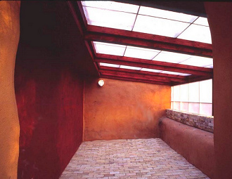 Walipini: Treibhaus
                            halb in einer B�schung versenkt