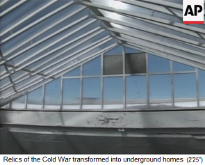 Nebraska, ein
                                Raketensilo wird ein Grubengew�chshaus
                                01, das Dach von innen gesehen