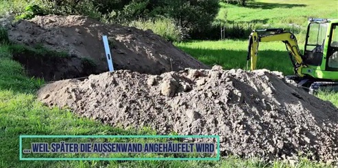 Den Aushub
                              sollte man gleich neben der Grube
                              deponieren 02