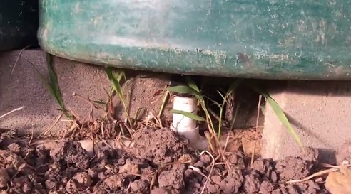 Das R�hrensystem
                                unter den Wasserf�ssern 01