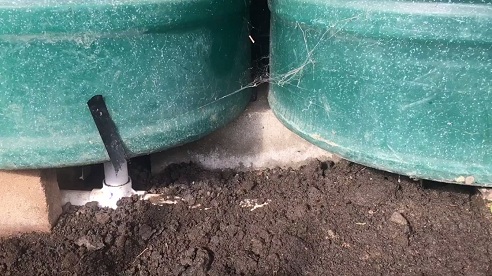 1 Ventil beim Wasserfass ist
                                leck