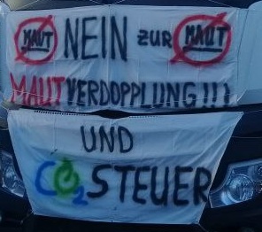 Demo der Bauern am
                      8.1.2024: Plakat: Nein zur Mautverdoppelung