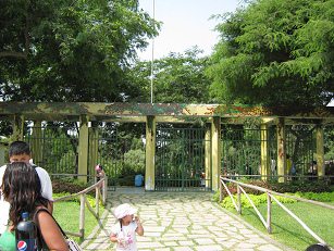 Das Portal des Botanischen Gartens beim
                          Verlassen