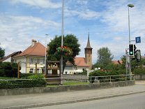 Route du Grand Chemin, Spielplatz und
                          Kirche