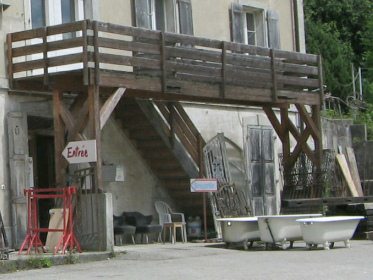 Corcelles, rue des moulins, Brockenhaus
                          02, Eingang "Entr�e"